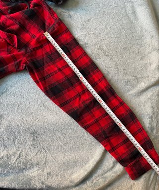 Sobrecamisa de cuadros rojos y negros con capucha