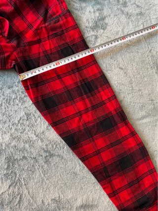 Sobrecamisa de cuadros rojos y negros con capucha