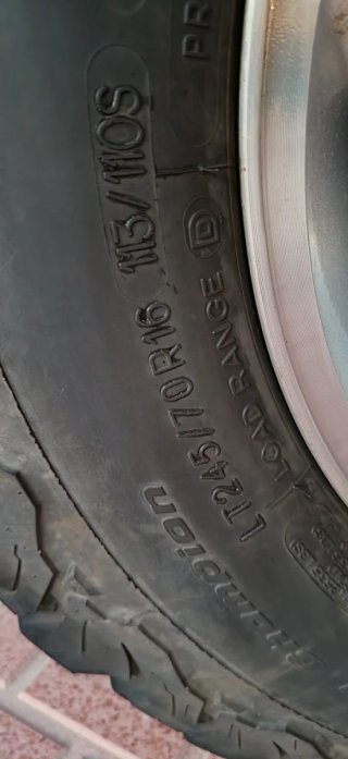 Neumático 4. 245/70R16 113/110S allí terrain .80