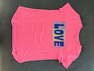 Camiseta GAP rosa con lentejuelas LOVE