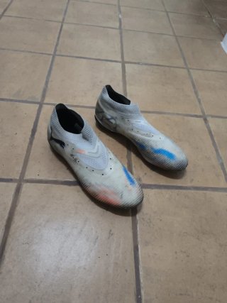 Zapatos de fútbol Puma sin cordones