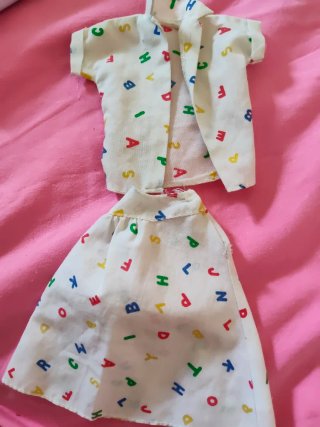 Completo Barbie con lettere colorate