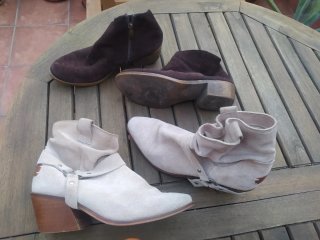 Lote de zapatos: botines y mocasines con tacones.