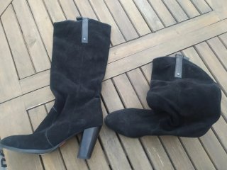 Lote de zapatos: botines y mocasines con tacones.