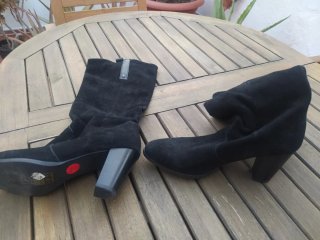 Lote de zapatos: botines y mocasines con tacones.