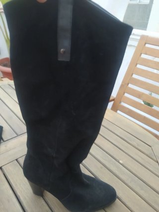 Lote de zapatos: botines y mocasines con tacones.