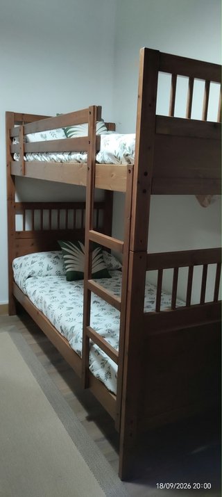Literas y muebles de madera