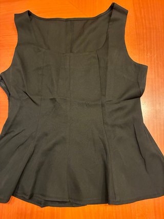 Blusa negra sin mangas