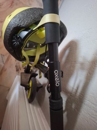 Patinete Oxelo con casco