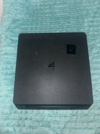 PS4 Slim Sony Negra Se entrega con mando
