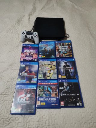 PS4 (PlayStation 4) Nera + Controller e 9 Giochi