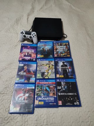 PS4 (PlayStation 4) Nera + Controller e 9 Giochi