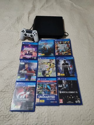 PS4 (PlayStation 4) Nera + Controller e 9 Giochi