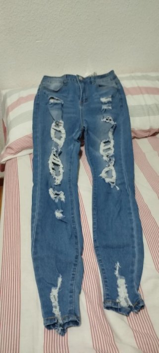 Pantalones vaqueros largos rotos