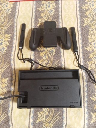 Accesorios Nintendo Switch: Dock, Joy-Con Grip