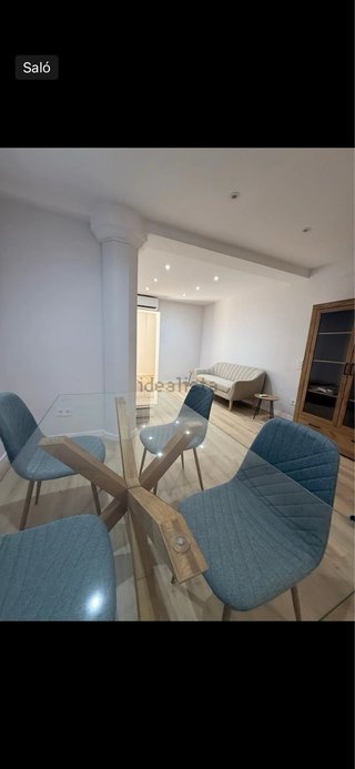 Set tavolo da pranzo e quattro sedie