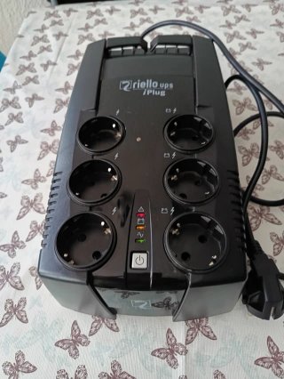 SAI Riello iPlug 800 Batería A Estrenar