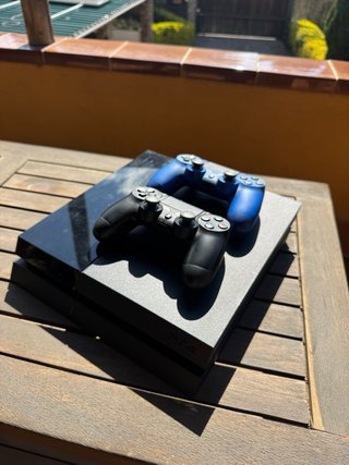 PS4 (PlayStation 4) con 2 mandos