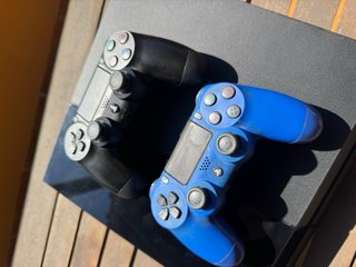 PS4 (PlayStation 4) con 2 mandos