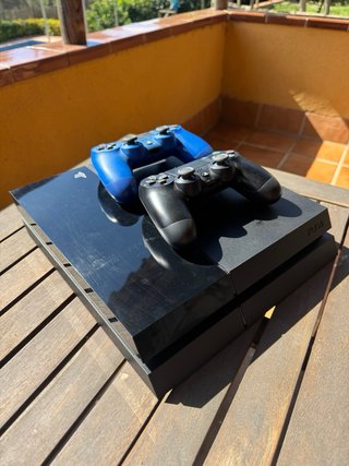 PS4 (PlayStation 4) con 2 mandos
