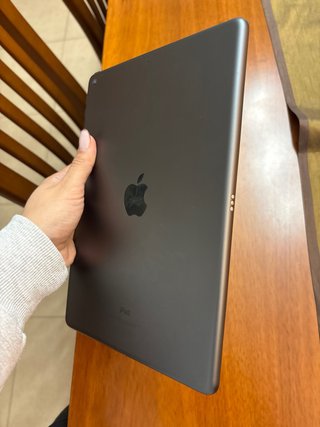 iPad 9ª Gen 256GB Grigio. Custodia inclusa!