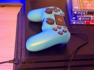 Sony PS4 Pro 1TB + 3 Giochi + Controller