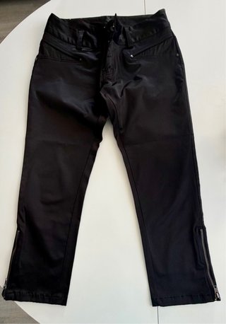 Pantalón de raso negro media caña