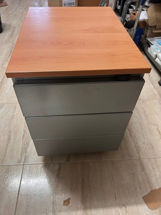 Cajonera de oficina con 3 cajones