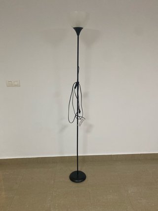 Lámpara de pie moderna negra y blanca