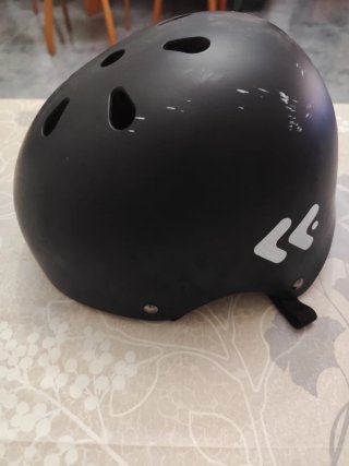 Casco patinete eléctrico negro
