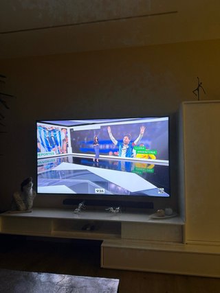 Televisión Samsung 75 pulgadas y barra de sonido