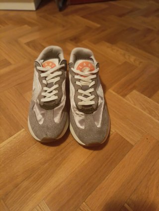 Deportivas Bimba y Lola grises y naranjas