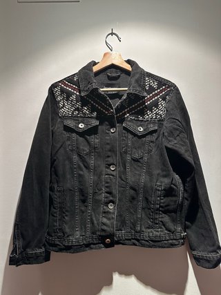 Chaqueta tejana negra bordada talla M