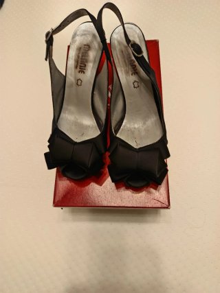 Sandalias Negras Melanie con Lazo