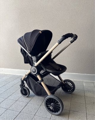 Carrito de bebé chicco negro y dorado