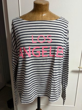 Camiseta de rayas con estampado