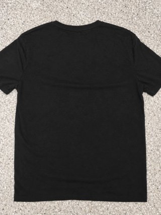 Camiseta Negra Estampada Streetwear