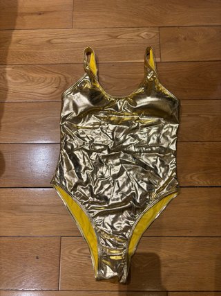 Bañador dorado metalizado. Lleva para el pecho!!