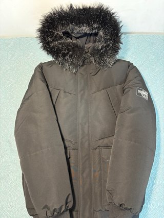 McKenzie Chaqueta Negra con Capucha
