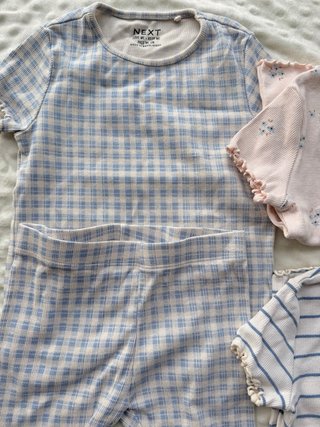 Lote 3 conjuntos NEXT Talla 4-5