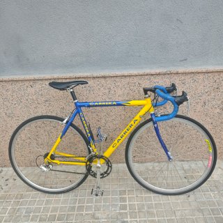 Bicicleta de carretera Carrera amarilla y azul