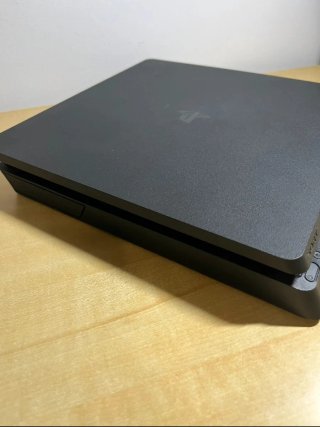 Ps4 slim + 3 giochi