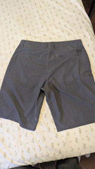 Bermudas Volcom Grises