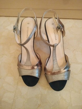 Sandalias Di Fontana Tacon Negro y Dorado Talla 40