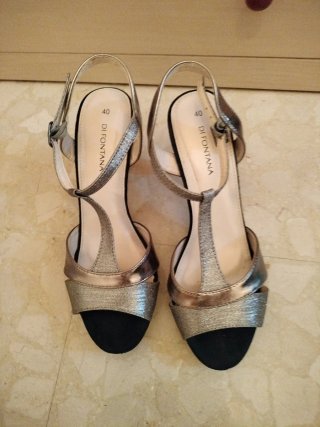 Sandalias Di Fontana Tacon Negro y Dorado Talla 40