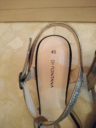 Sandalias Di Fontana Tacon Negro y Dorado Talla 40
