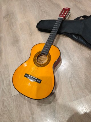 Guitarra infantil con funda