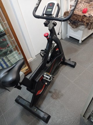 Bicicleta de Spinning Negra y Roja