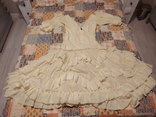 Traje de flamenca o sevillana amarillo