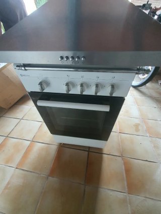 Cocina de gas Solthermic y campana extractora